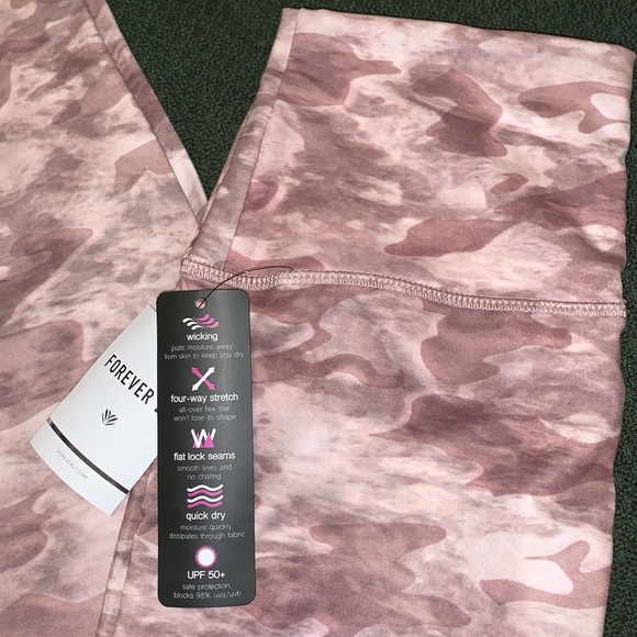 Pink camo workout set - Picture 3 of 3